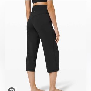 Lululemon Align wide crop